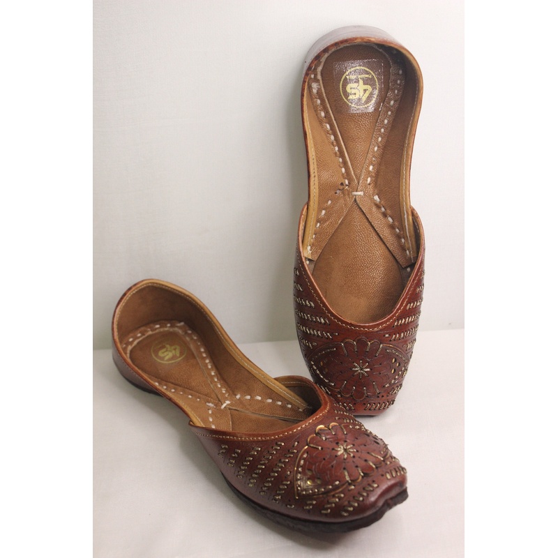 Sunehri Brown Cutwork Punjabi Jutti